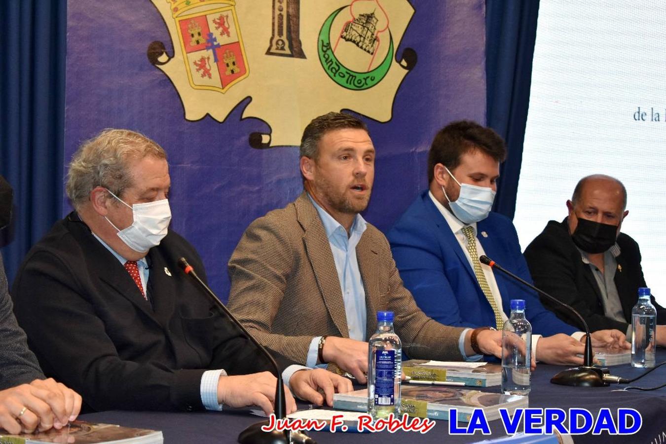 La Casa de Cultura «Emilio Sáez» de Caravaca de la Cruz acogió anoche la presentación de la Revista de Fiestas 2022, que ha sido diseñada por Láser-Fotógrafos. 