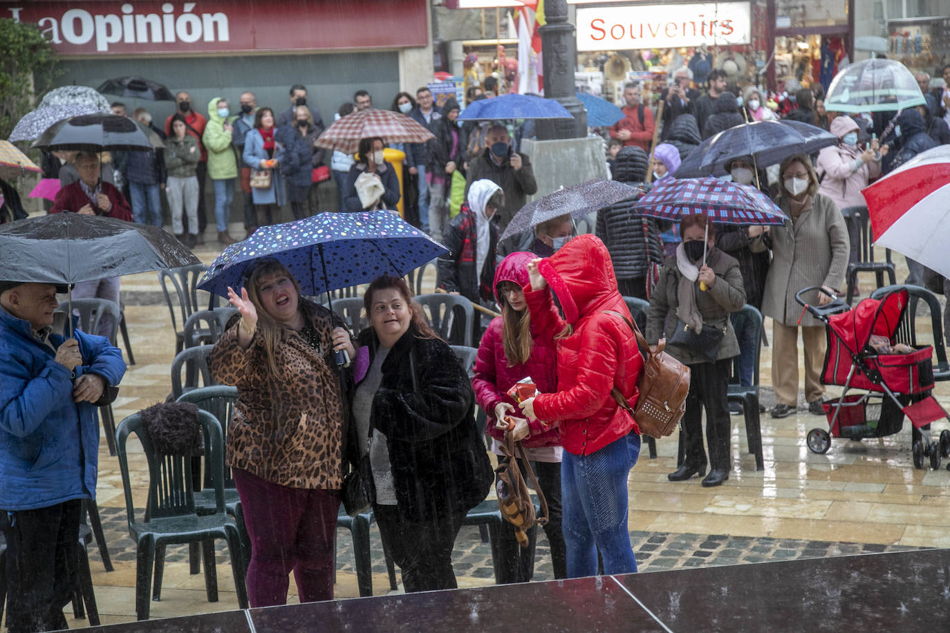 Fotos: Un aguacero obliga a suspender el Lavatorio en Cartagena