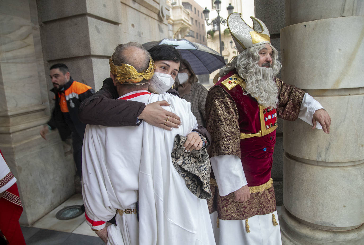 Fotos: Un aguacero obliga a suspender el Lavatorio en Cartagena