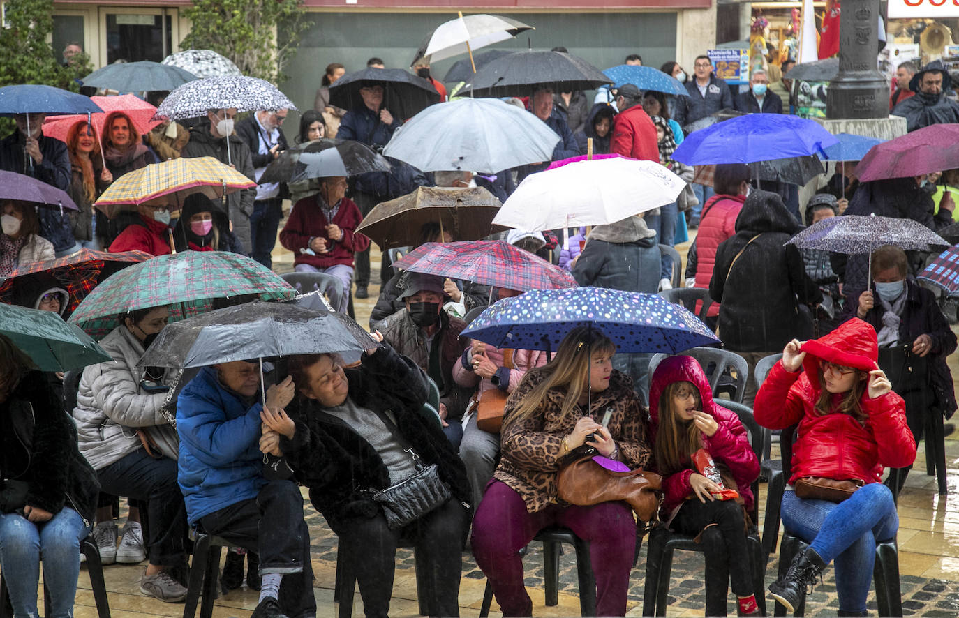 Fotos: Un aguacero obliga a suspender el Lavatorio en Cartagena
