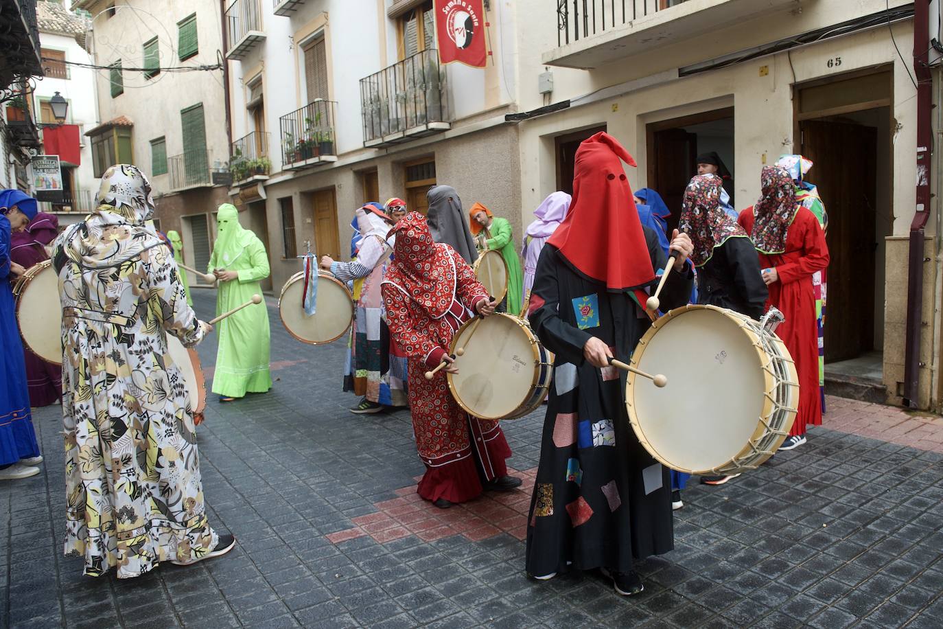 Fotos: Los tambores vuelven a las calles de Moratalla en el Jueves Santo