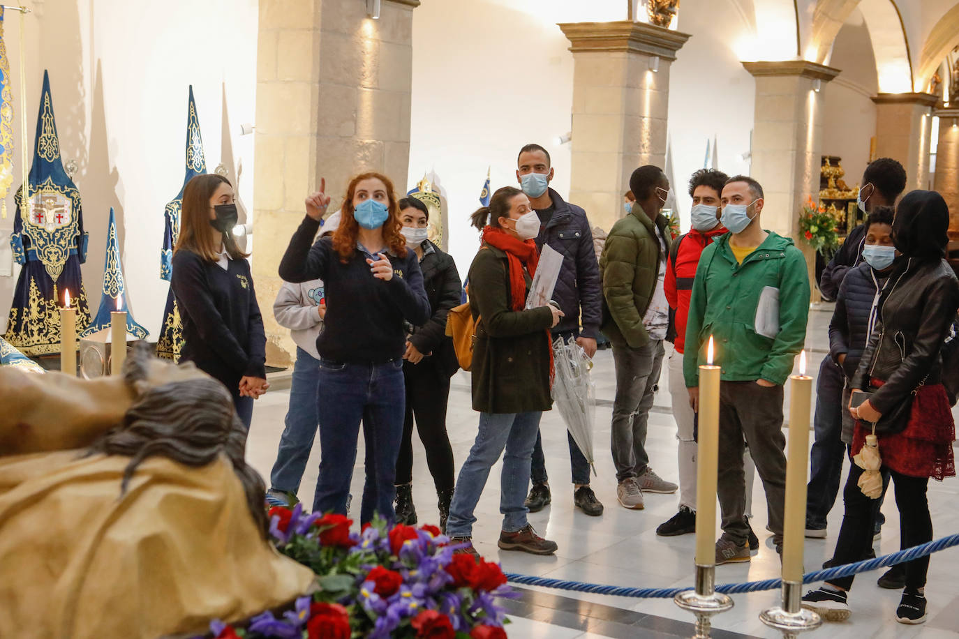 Fotos: Cofrades blancos y azules exponen sus bordados en Lorca