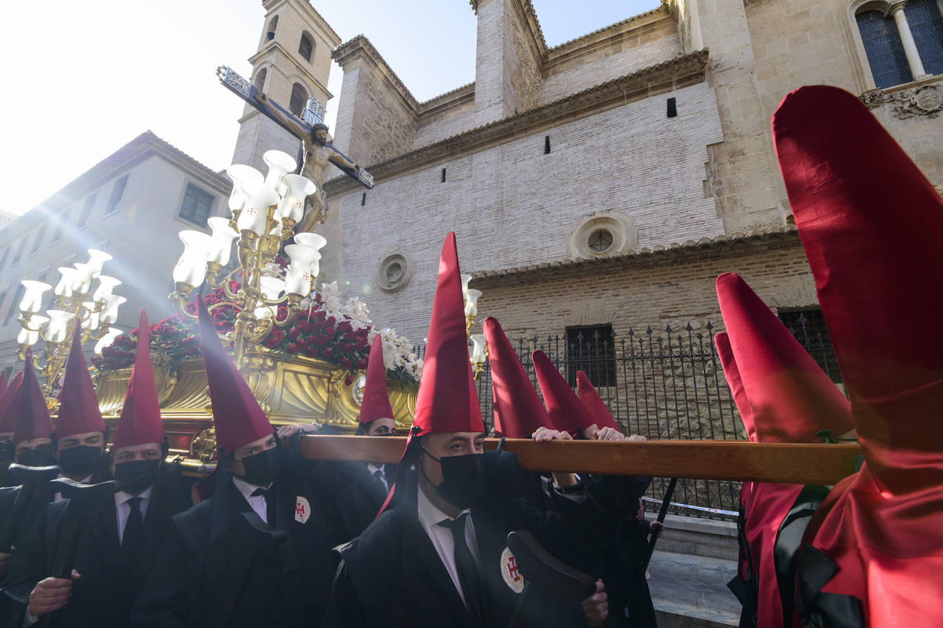 Fotos: Las cofradías de Servitas, el Santo Sepulcro y la Misericordia cierra el Viernes Santo