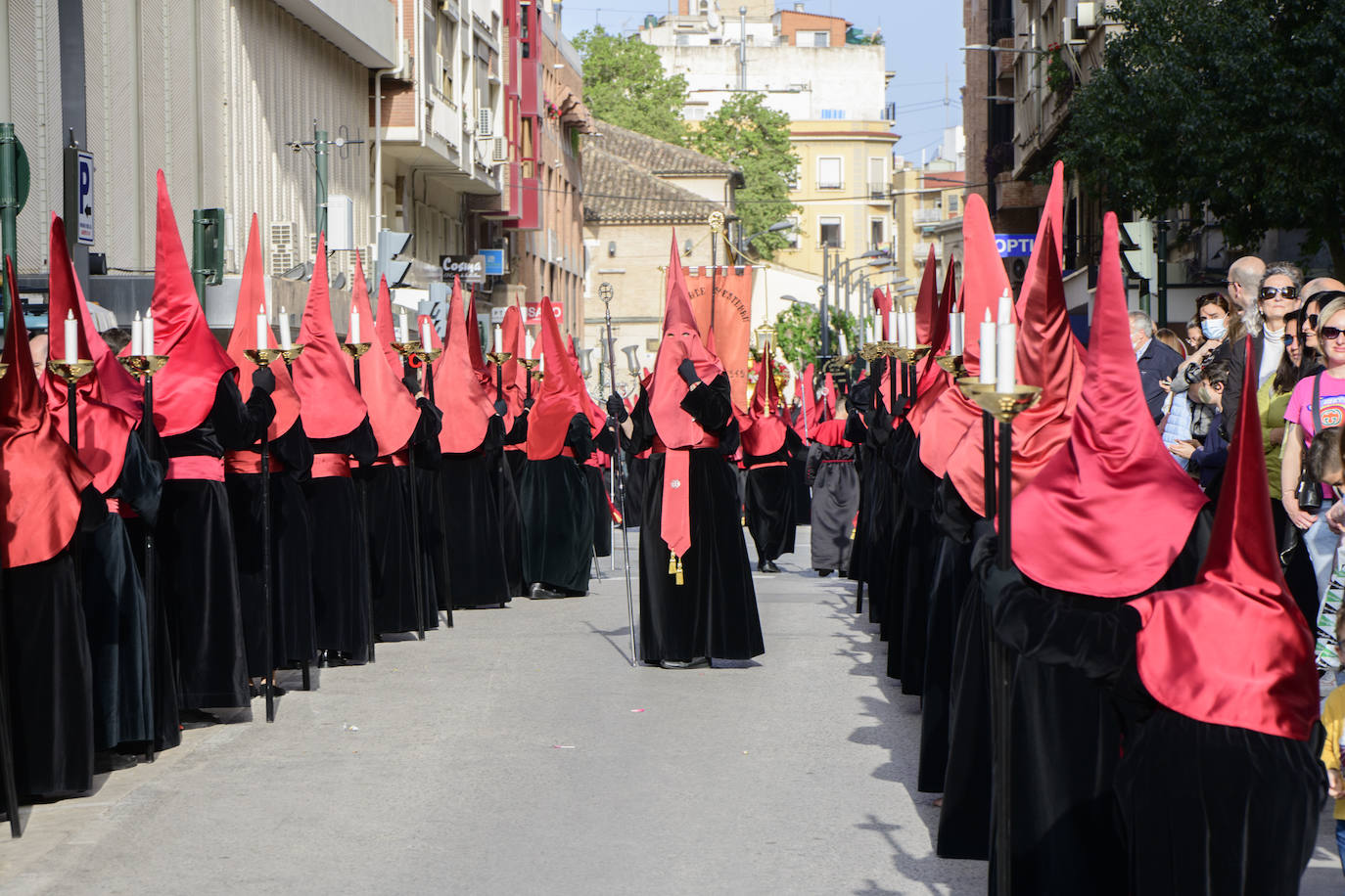 Fotos: Las cofradías de Servitas, el Santo Sepulcro y la Misericordia cierra el Viernes Santo