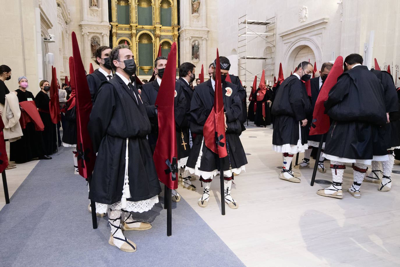 Fotos: Las cofradías de Servitas, el Santo Sepulcro y la Misericordia cierra el Viernes Santo