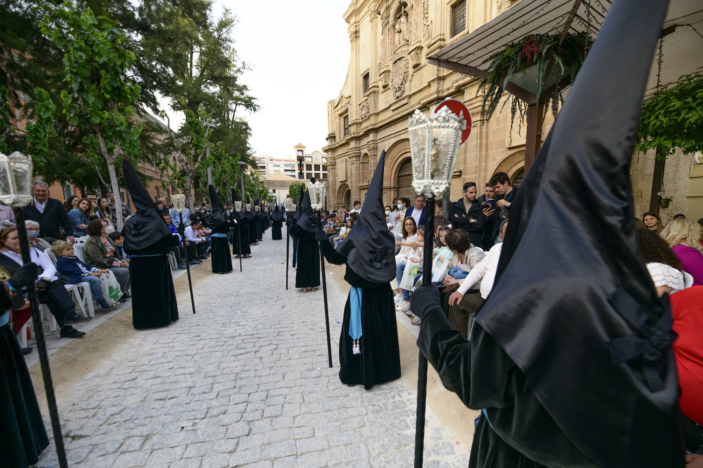 Fotos: Las cofradías de Servitas, el Santo Sepulcro y la Misericordia cierra el Viernes Santo