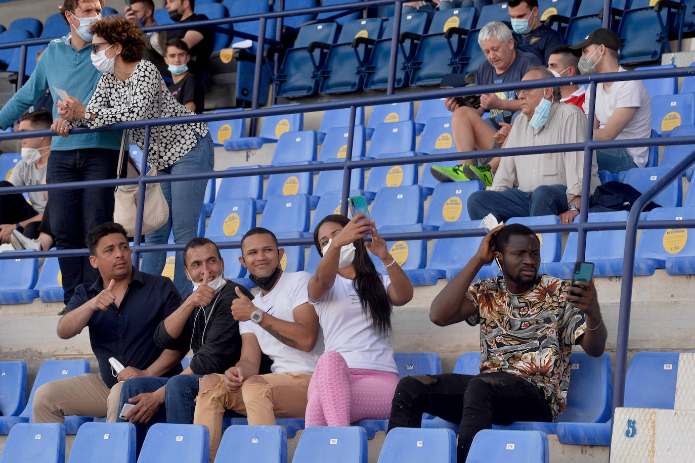 Fotos: Búscate en las gradas de La Condomina en el partido frente al Nástic