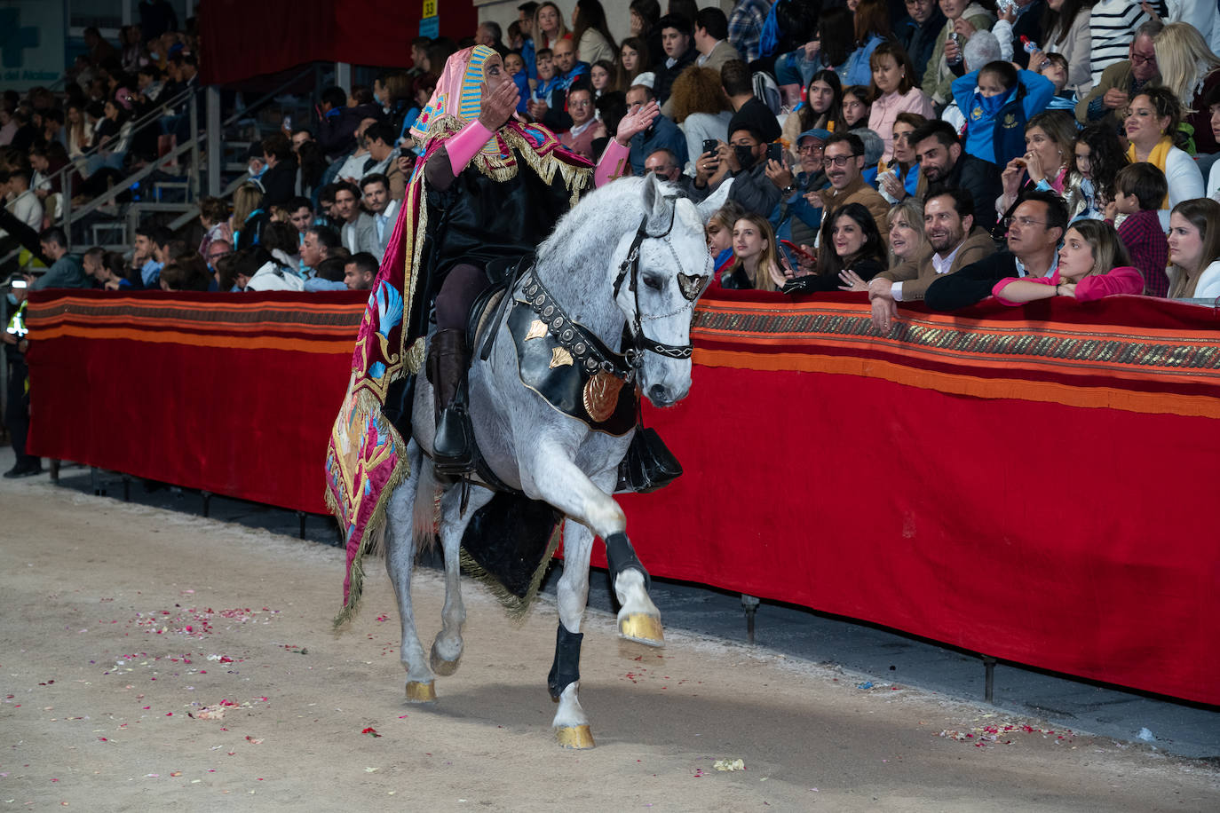 Fotos: Desfile bíblico-pasional del Viernes Santo en Lorca