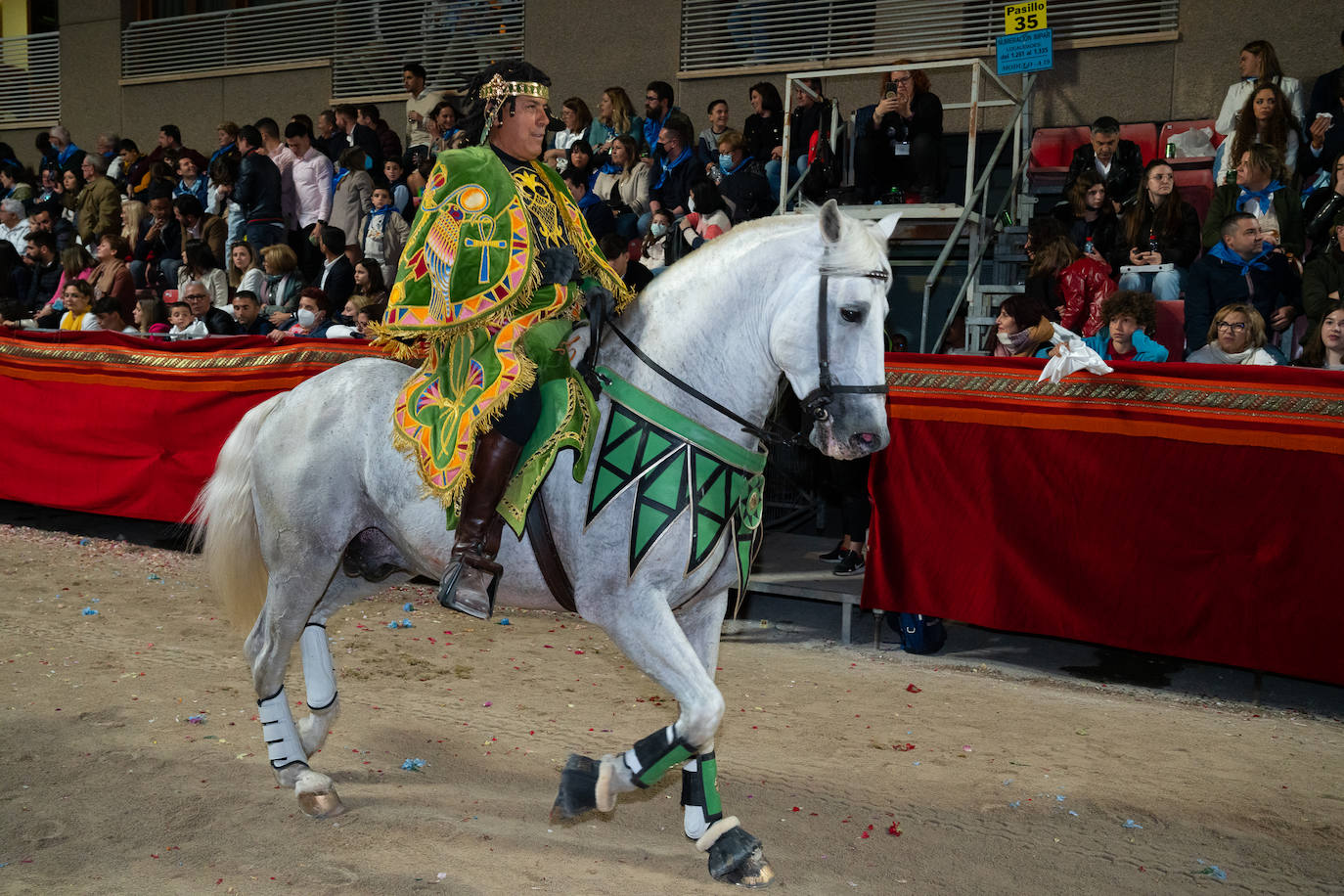 Fotos: Desfile bíblico-pasional del Viernes Santo en Lorca