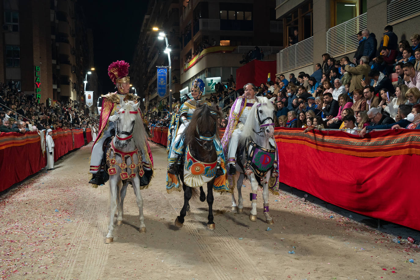 Fotos: Desfile bíblico-pasional del Viernes Santo en Lorca