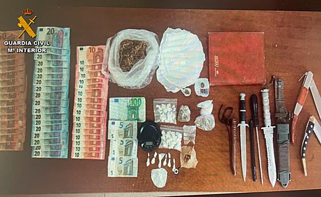 Imagen principal - Desmantelado en Murcia un activo punto de venta de drogas dirigido por un clan familiar