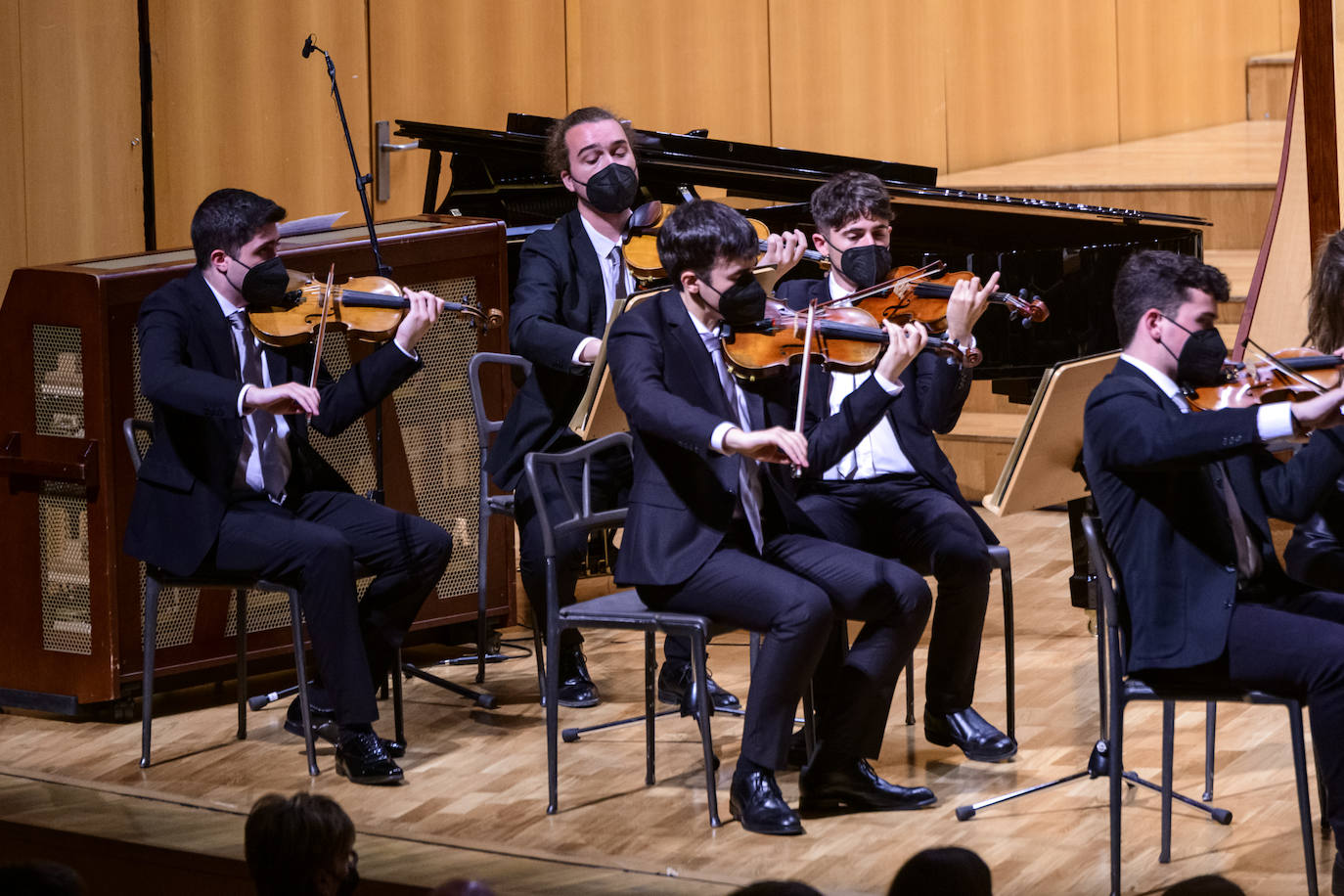 Fotos: Gran ovación a la Orquesta de Jovénes de la Región al interpretar &#039;La gran puerta de Kiev&#039;