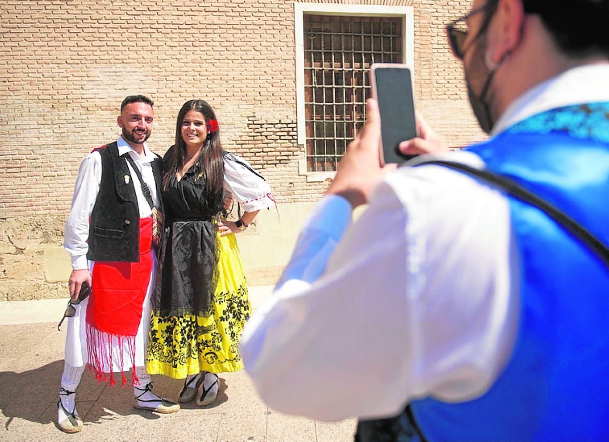 Los trajes de huertanos volverán a tomar las calles de Murcia. 