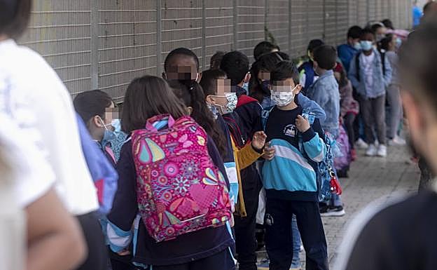 Estudiantes y profesores de la Región de Murcia tendrán que llevar mascarilla en clase si tienen síntomas compatibles con la Covid