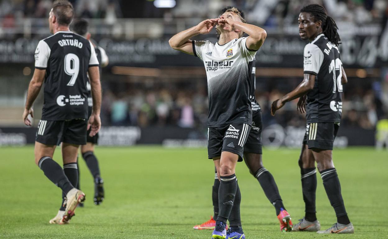 De Blasis dedica el segundo de sus goles anotados al Alcorcón. 