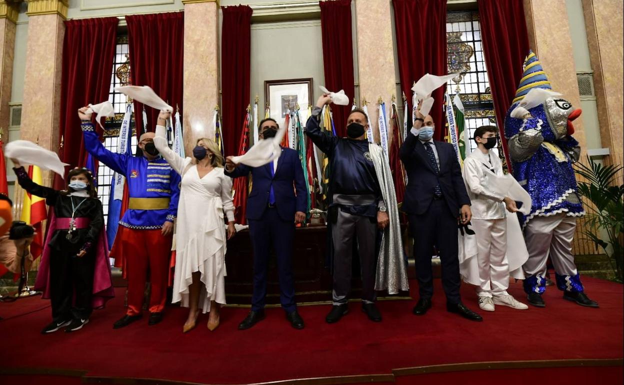 Recepción de los cargos festeros sardineros y miembros de los distintos grupos sardineros, este miércoles, en el Ayuntamiento de Murcia.