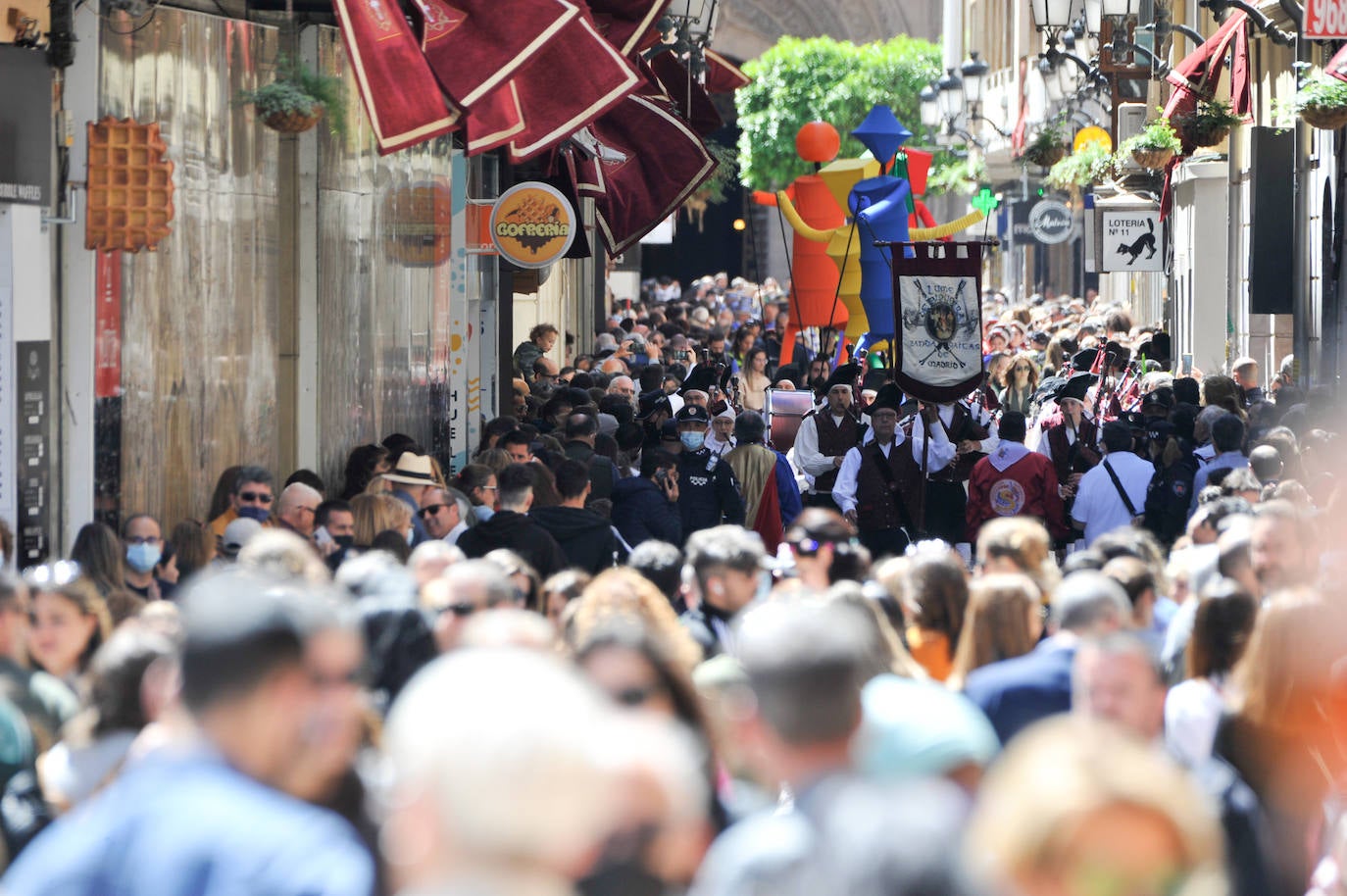 Fotos: El pasacalles de los grupos sardineros, en imágenes