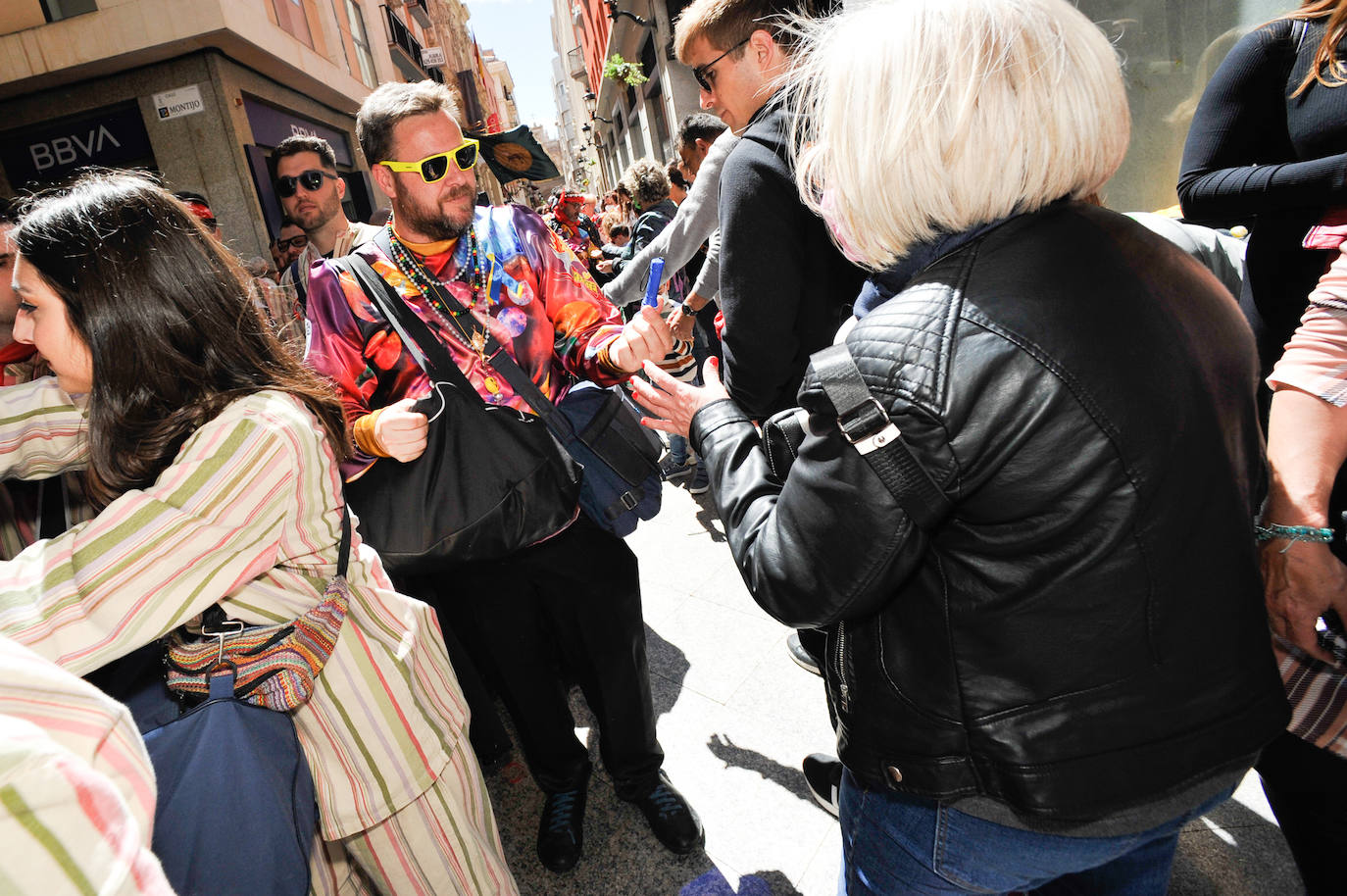 Fotos: El pasacalles de los grupos sardineros, en imágenes