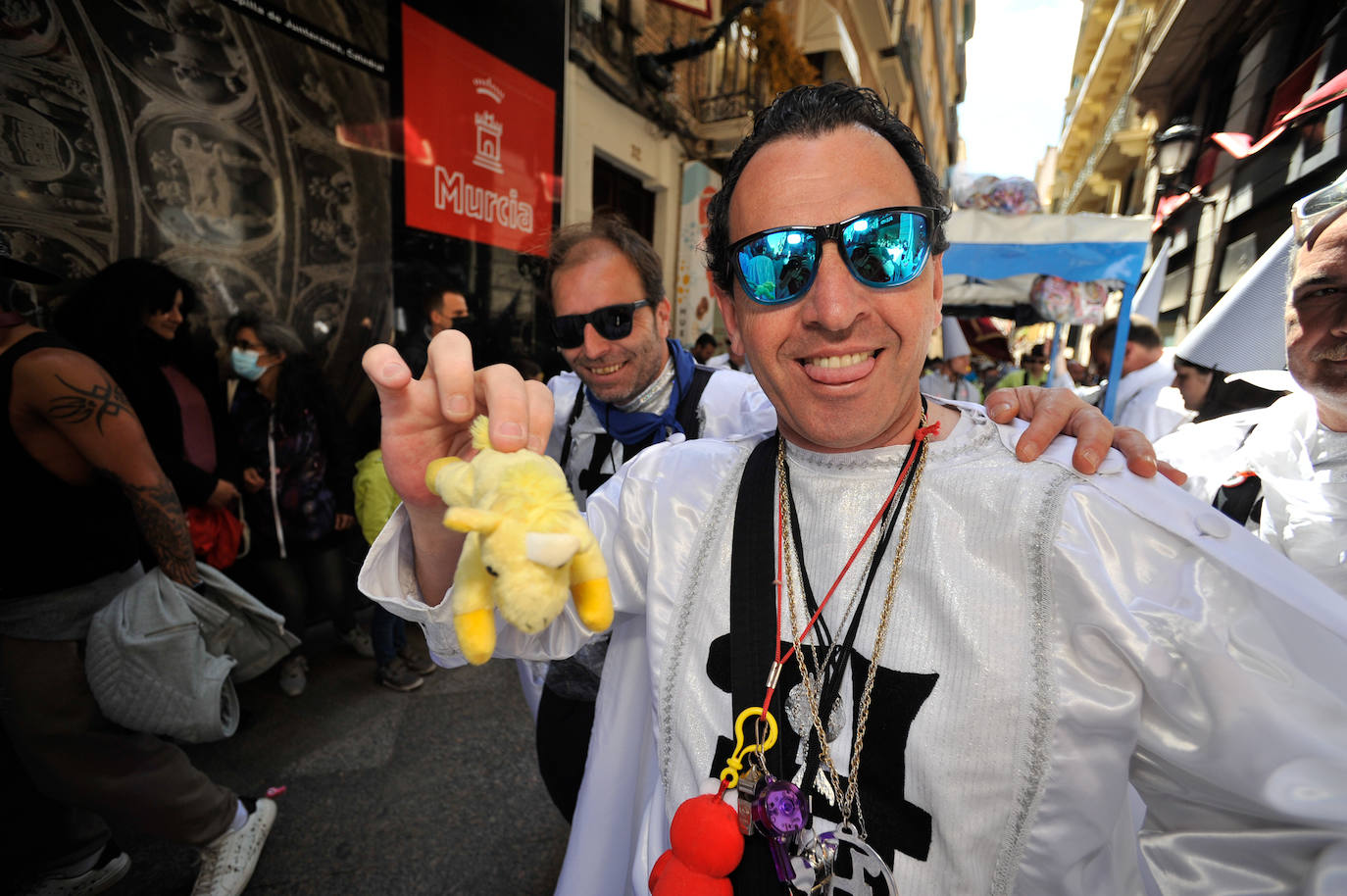 Fotos: El pasacalles de los grupos sardineros, en imágenes