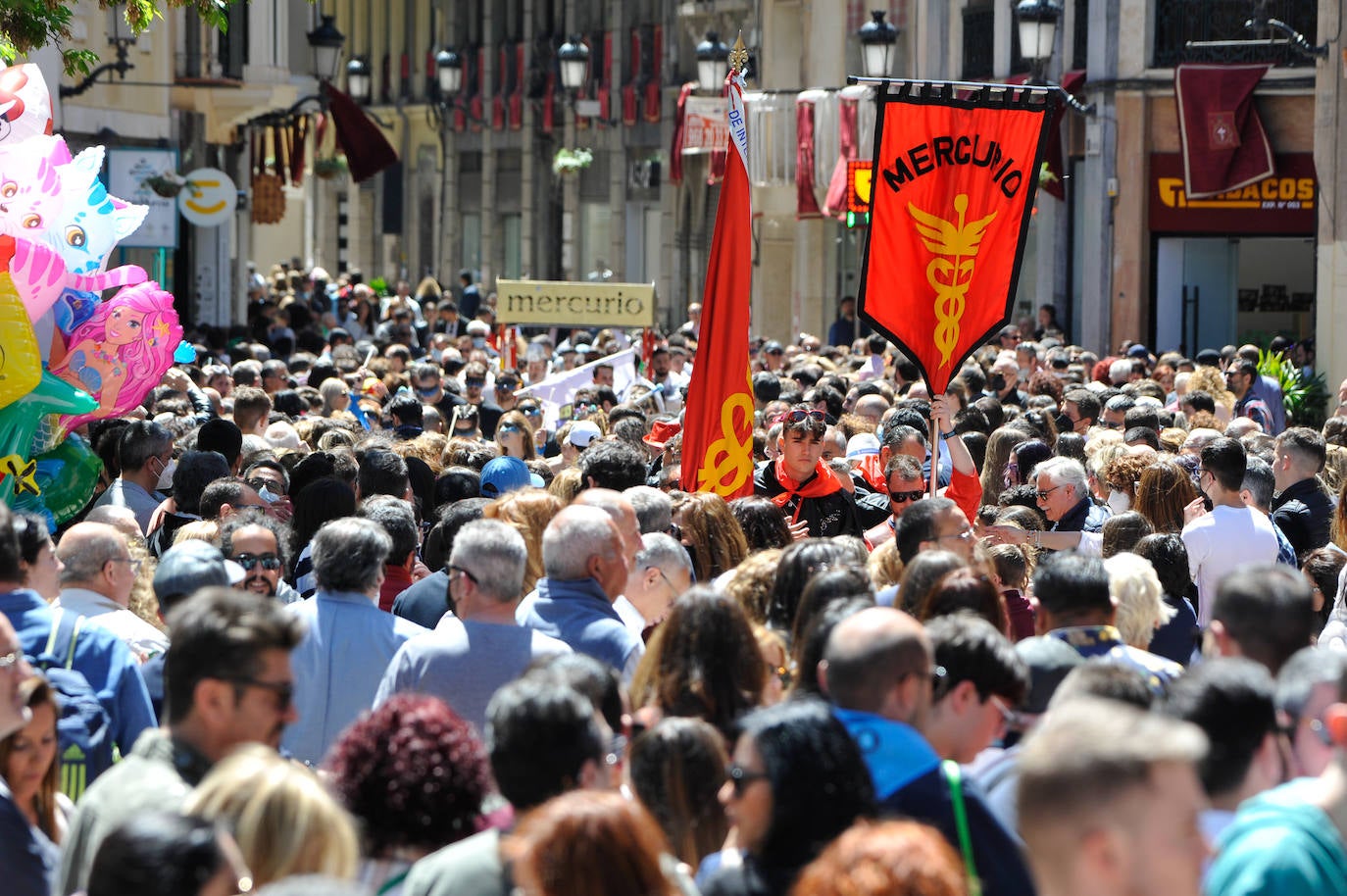 Fotos: El pasacalles de los grupos sardineros, en imágenes