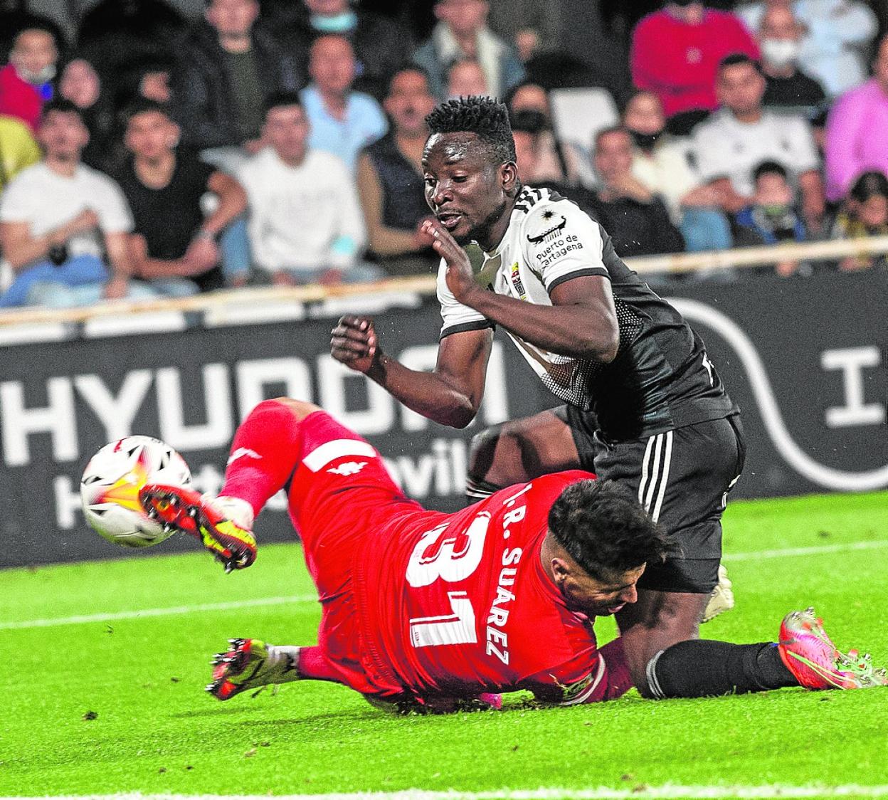 Mo Dauda, en una acción del último partido liguero ante el Alcorcón. 