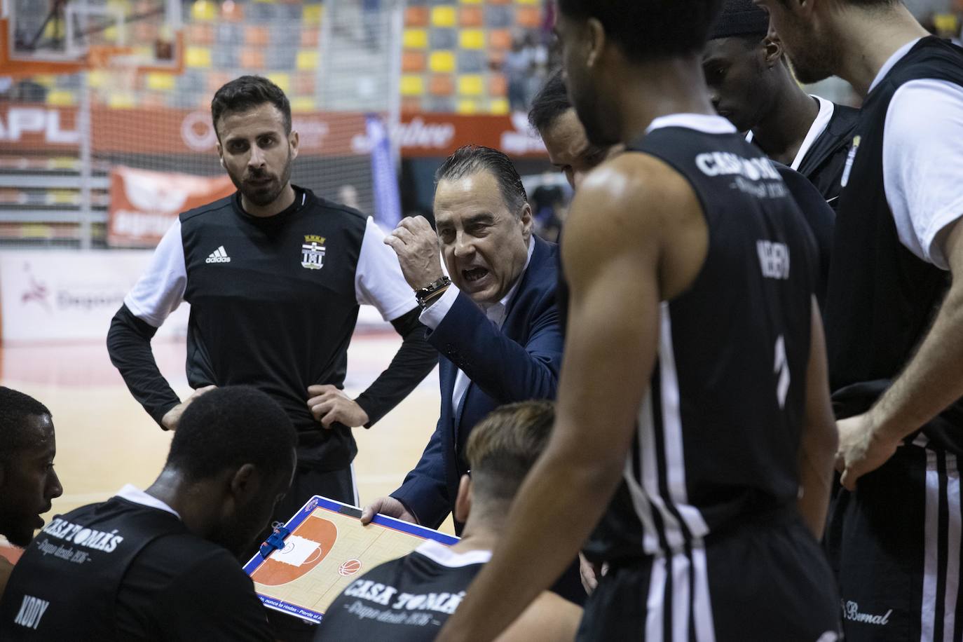 Fotos: La victoria del CB Cartagena frente al Basket Navarra, en imágenes