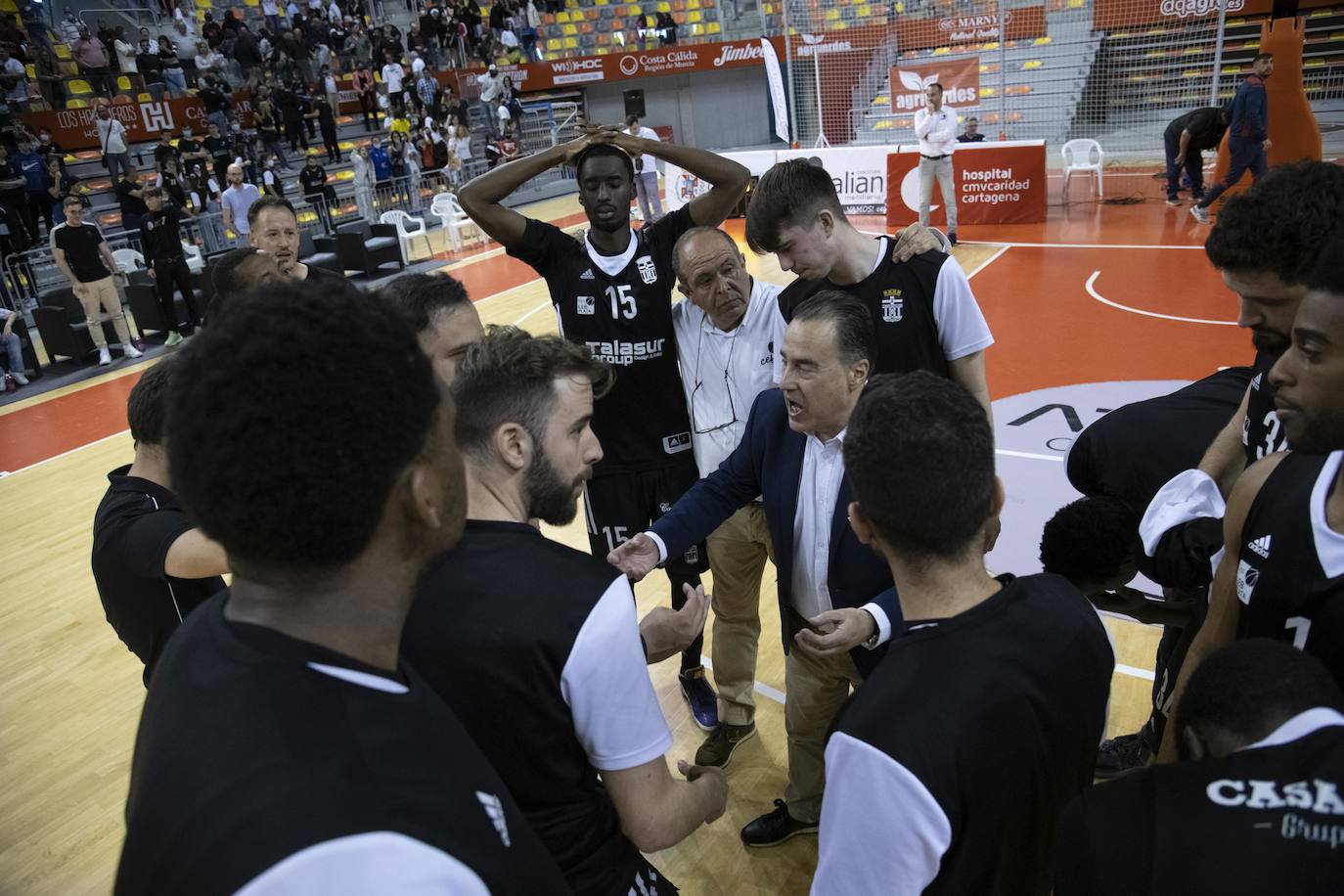 Fotos: La victoria del CB Cartagena frente al Basket Navarra, en imágenes