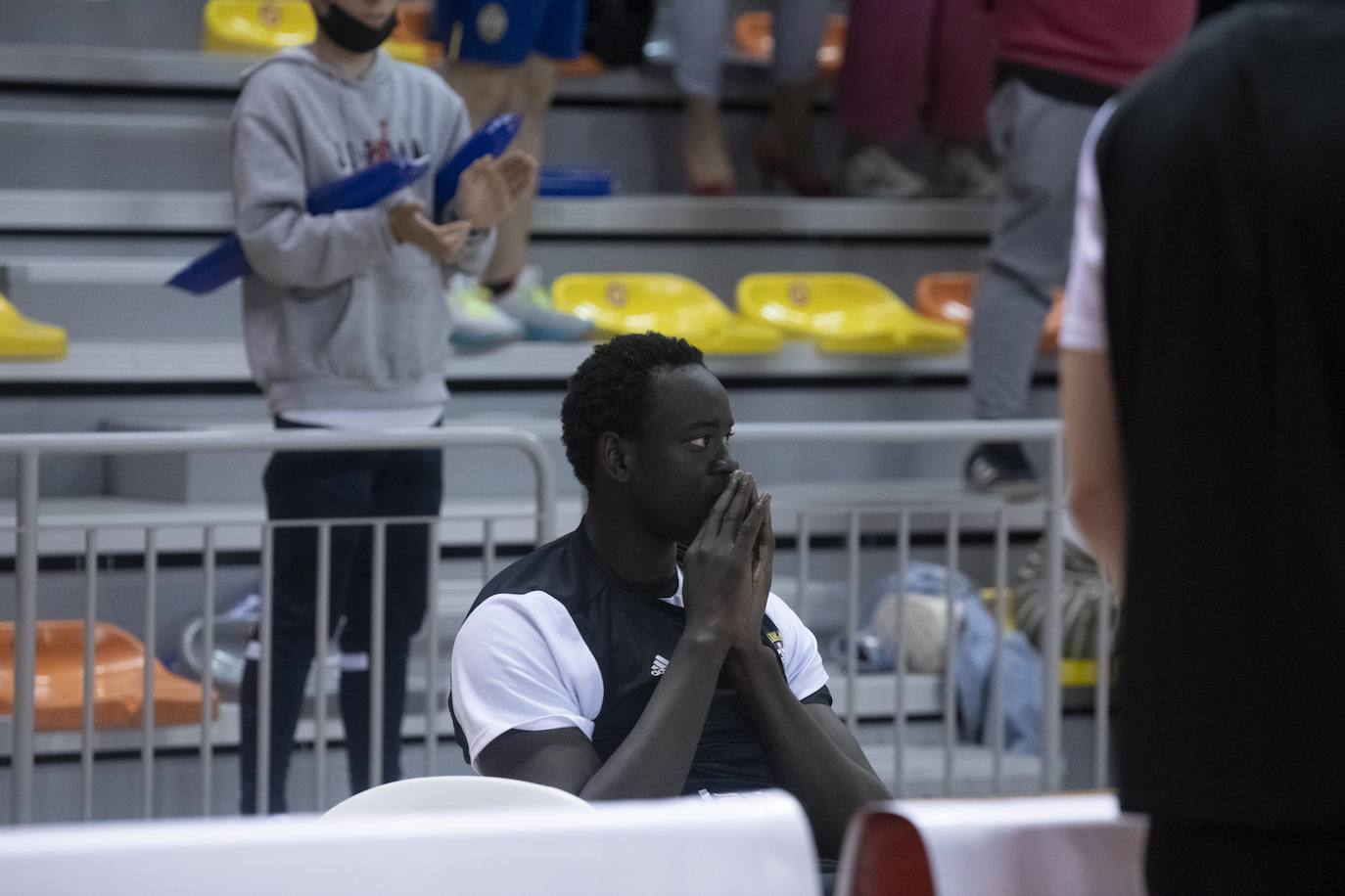 Fotos: La victoria del CB Cartagena frente al Basket Navarra, en imágenes