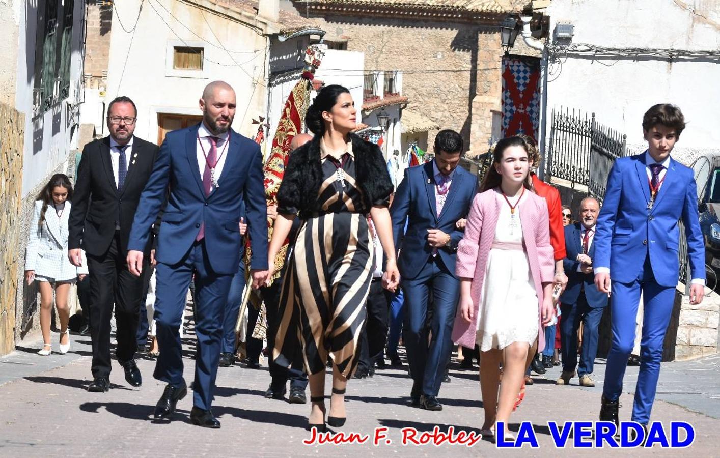 Los nuevos Reyes Cristianos, Roberto Mateo y Patricia Fernández, han sido coronados esta mañana en una celebración que ha tenido lugar en la basílica de la Vera Cruz durante la tradicional Misa de Bendición de Banderas del Bando Cristiano. Quienes encarnarán en las próximas fiestas las egregias figuras de Fernando III El Santo y Doña Beatriz de Suavia recibieron sus coronas en un acto en el que también participaron sus antecesores: Rubén Alonso Bermúdez y Carolain Morales; bajo la atenta mirada de los Infantes de Castilla, los hermanos Sergio y Marta Marín, que también estrenan cargo este año.