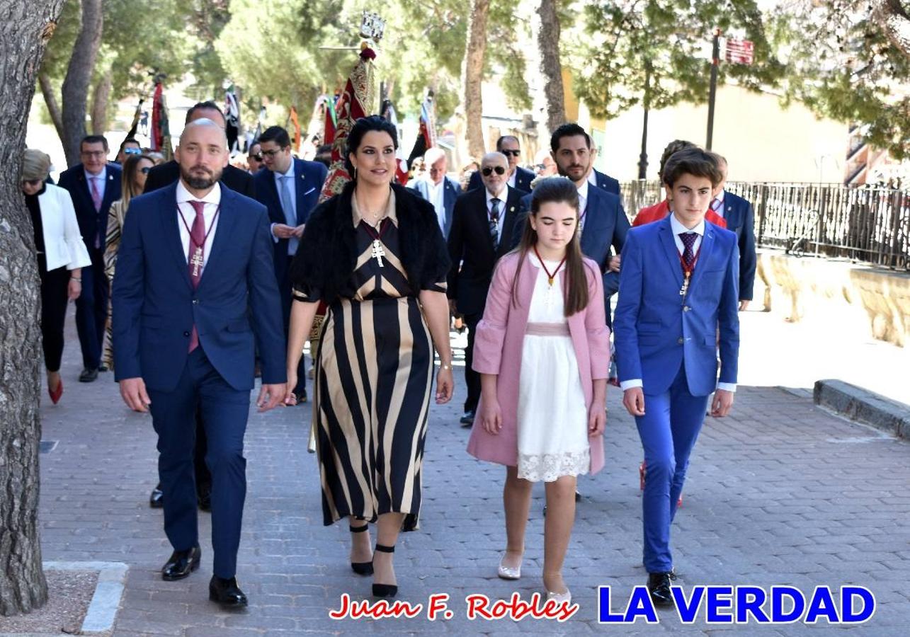 Los nuevos Reyes Cristianos, Roberto Mateo y Patricia Fernández, han sido coronados esta mañana en una celebración que ha tenido lugar en la basílica de la Vera Cruz durante la tradicional Misa de Bendición de Banderas del Bando Cristiano. Quienes encarnarán en las próximas fiestas las egregias figuras de Fernando III El Santo y Doña Beatriz de Suavia recibieron sus coronas en un acto en el que también participaron sus antecesores: Rubén Alonso Bermúdez y Carolain Morales; bajo la atenta mirada de los Infantes de Castilla, los hermanos Sergio y Marta Marín, que también estrenan cargo este año.