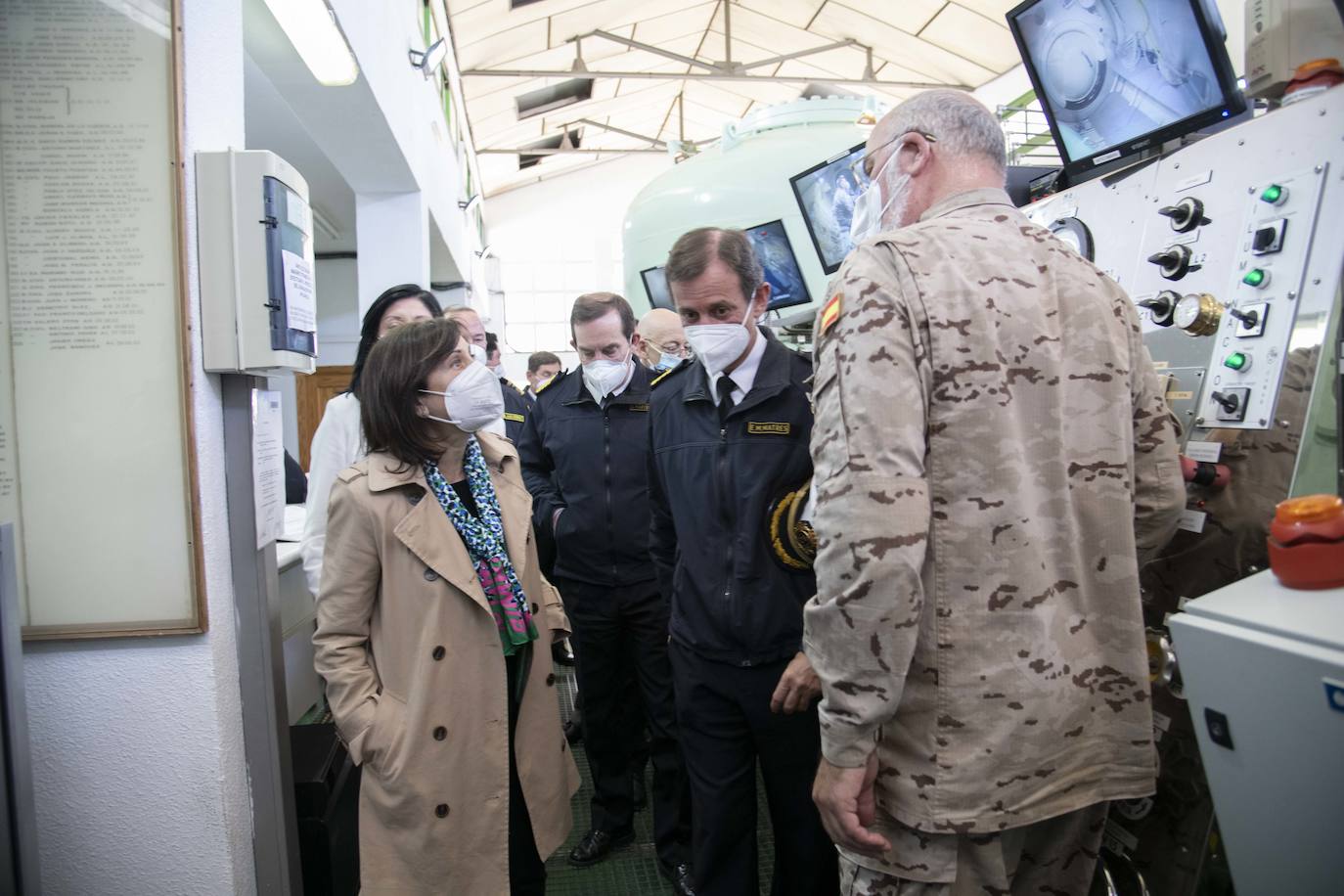 Fotos: La visita de la ministra de Defensa, Margarita Robles, al centro de buceo de la Armada, en imágenes