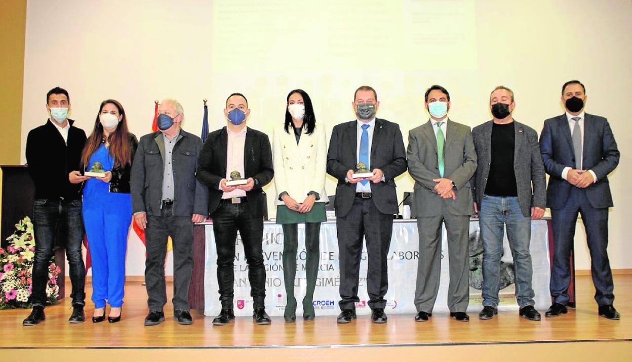 Foto de familia de los galardonados en los premios 'Antonio Ruiz Giménez'. 