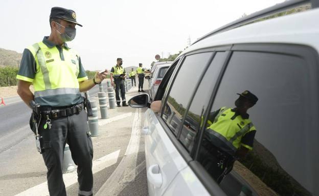 La multa de la DGT a la que te expones si sigues llevando este aparato en el coche