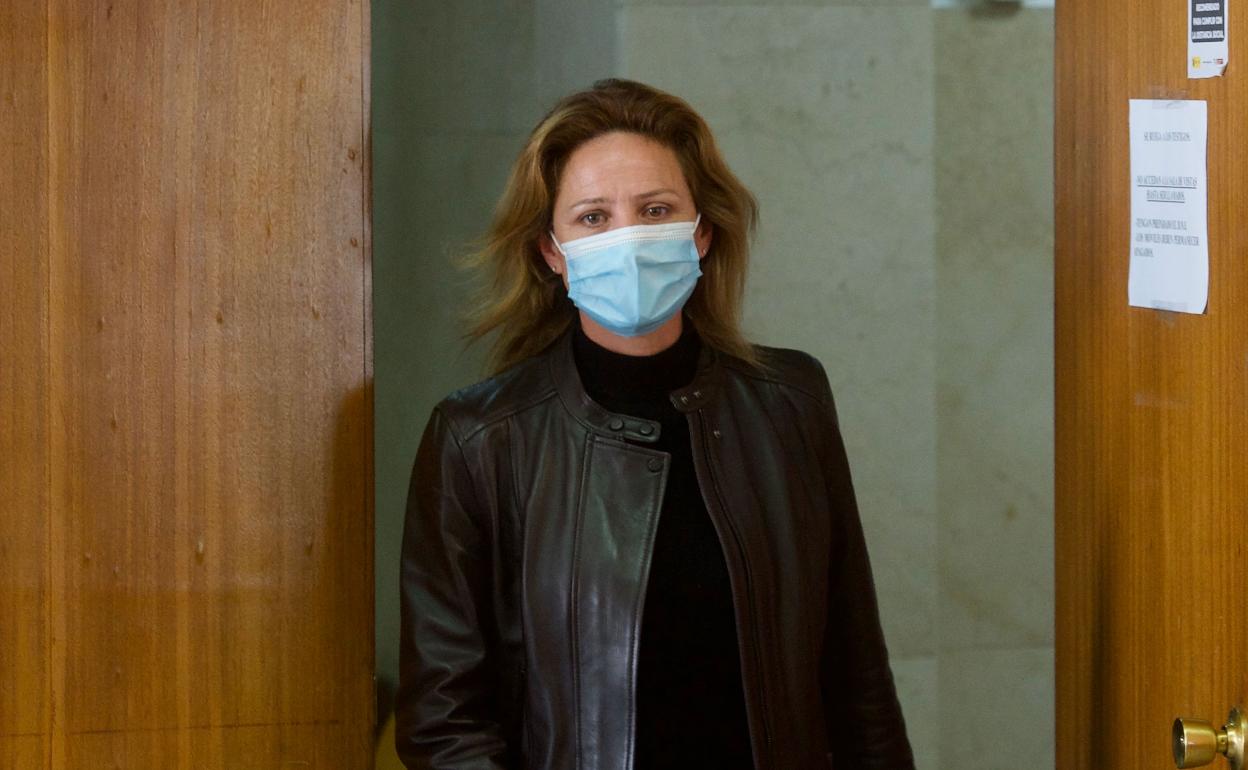 La acusada, Cristina Elena T. 