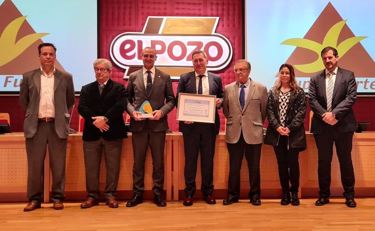 Acto de entrega del galardón concedido por la Federación Internacional de Gestión de Compras y Suministros a Constantino Sánchez, director de Compras de Grupo Fuertes. 