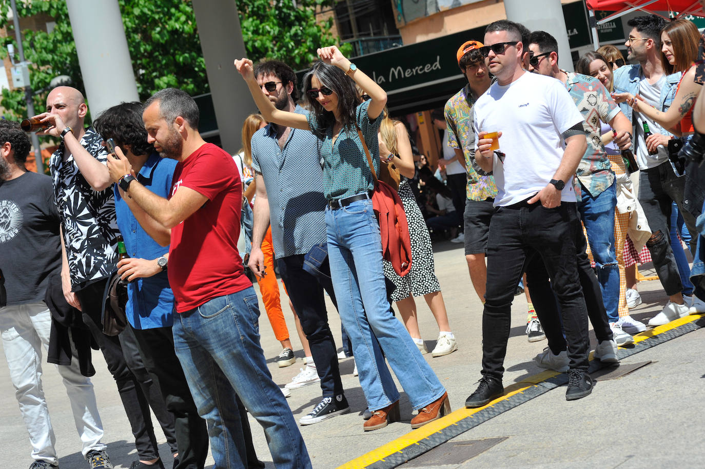 Fotos: Así fueron los bailes mañaneros del Warm Up en la plaza de la Universidad y de los Apóstoles