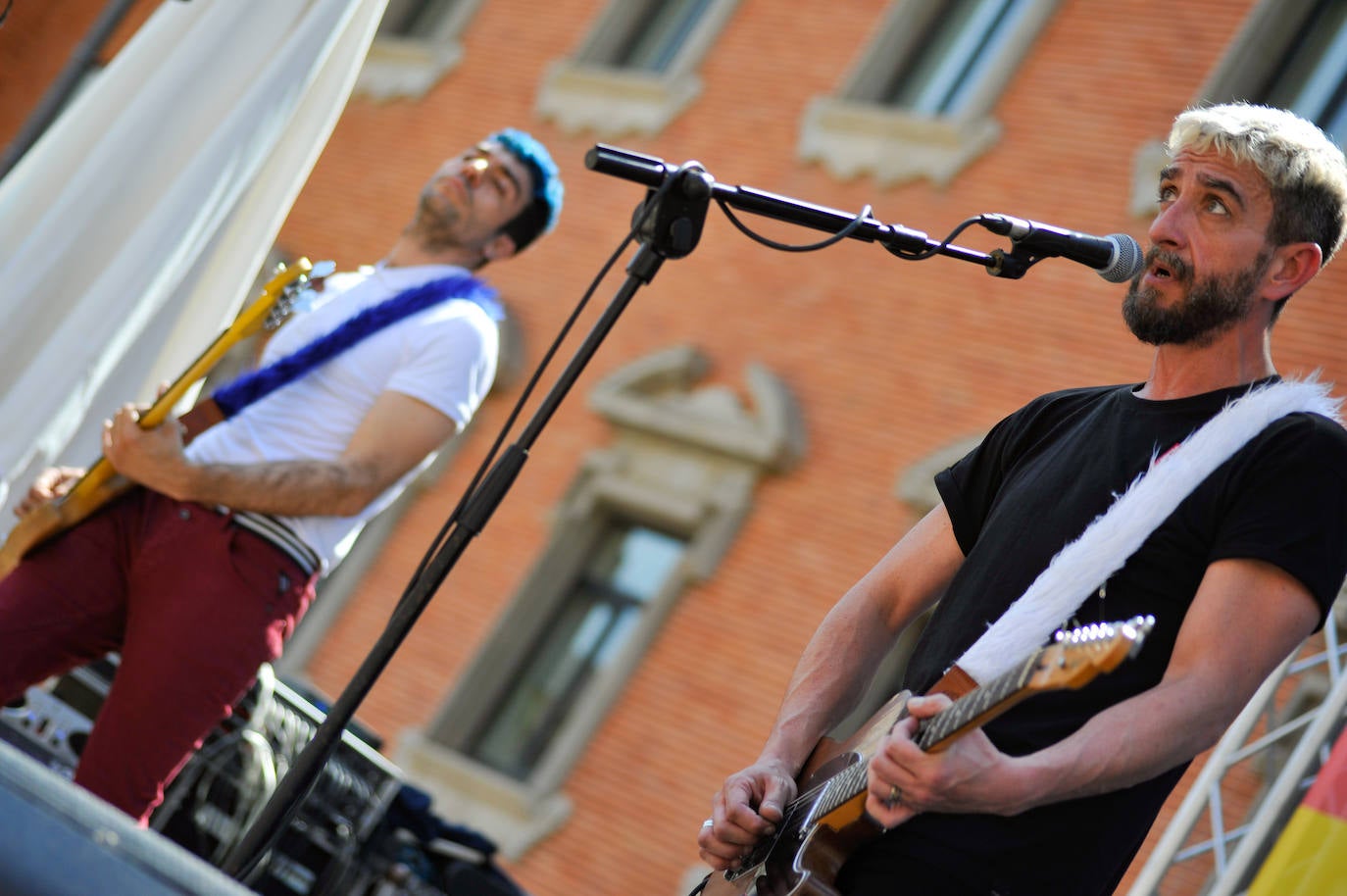 Fotos: Así fueron los bailes mañaneros del Warm Up en la plaza de la Universidad y de los Apóstoles