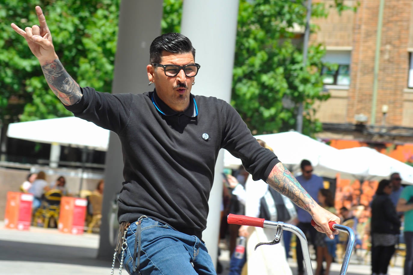 Fotos: Así fueron los bailes mañaneros del Warm Up en la plaza de la Universidad y de los Apóstoles