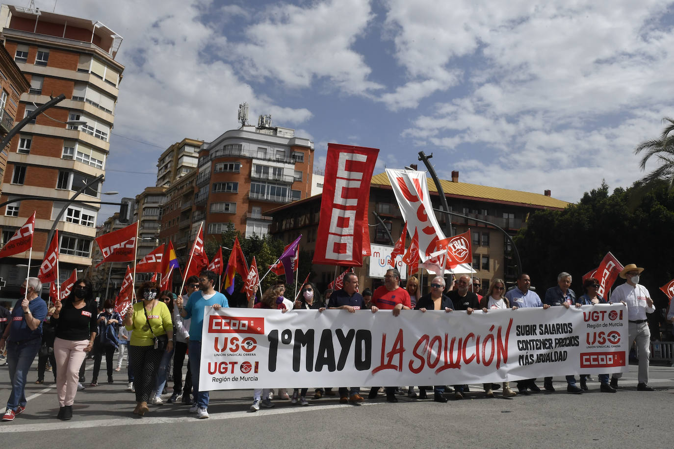 Fotos: Miles de personas se echan a la calle en Murcia para exigir subidas salariales