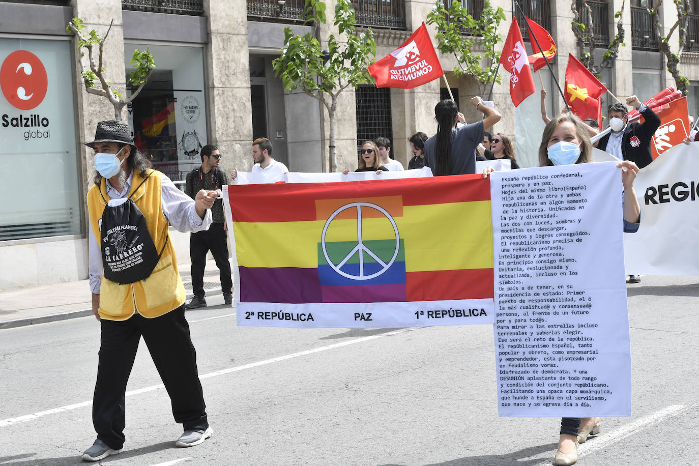 Fotos: Miles de personas se echan a la calle en Murcia para exigir subidas salariales