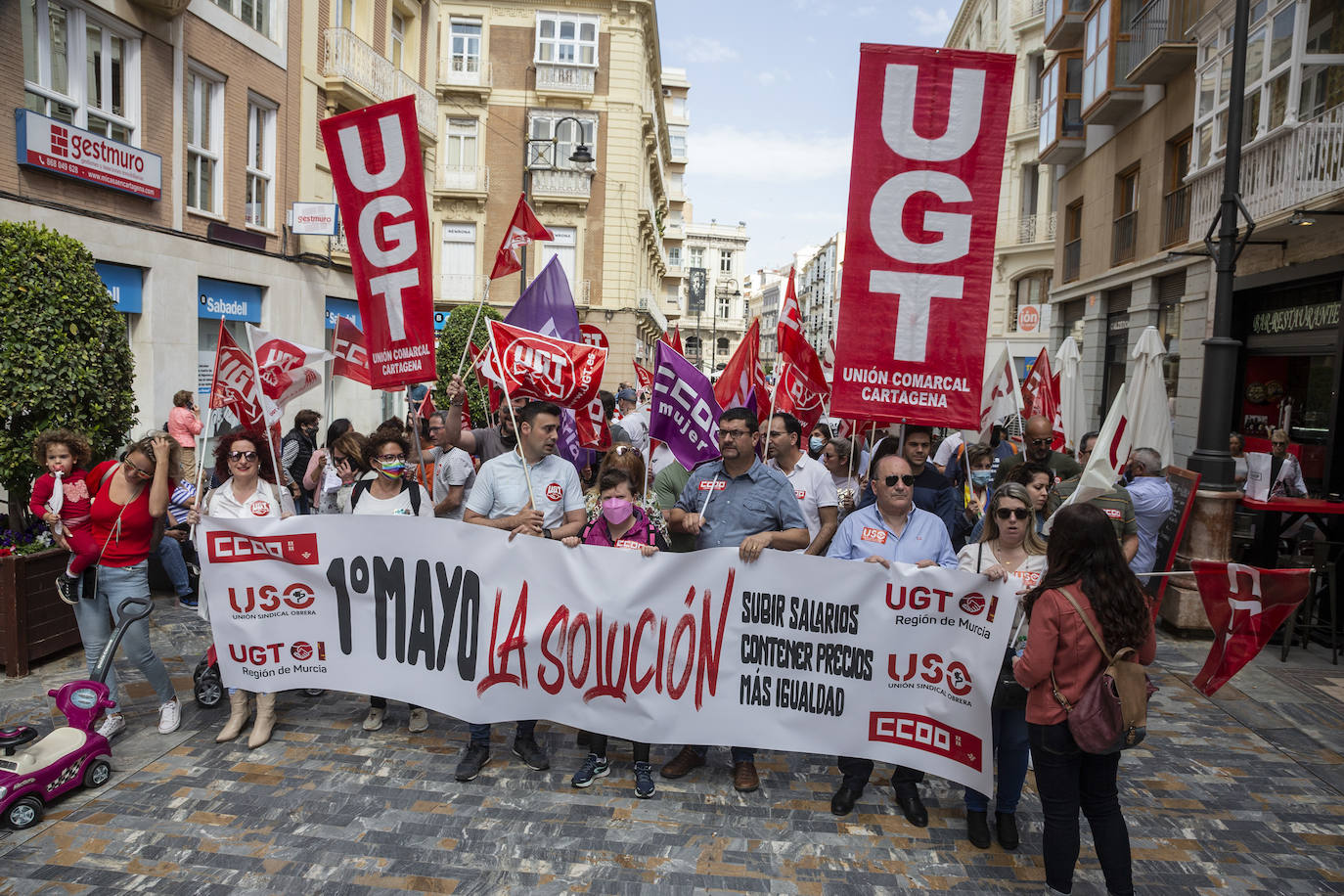 Fotos: Trabajadores y sindicatos exigen en Cartagena medidas urgentes ante la inflación y actualizar los convenios
