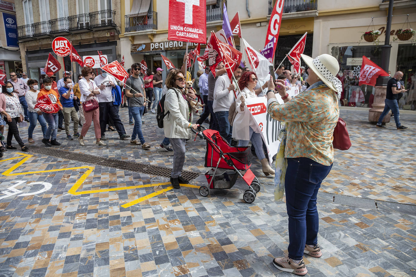 Fotos: Trabajadores y sindicatos exigen en Cartagena medidas urgentes ante la inflación y actualizar los convenios