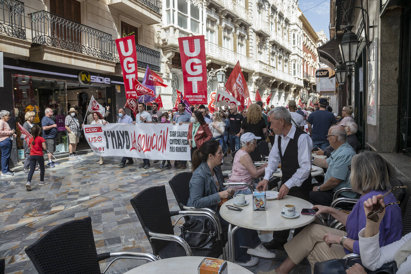 Fotos: Trabajadores y sindicatos exigen en Cartagena medidas urgentes ante la inflación y actualizar los convenios
