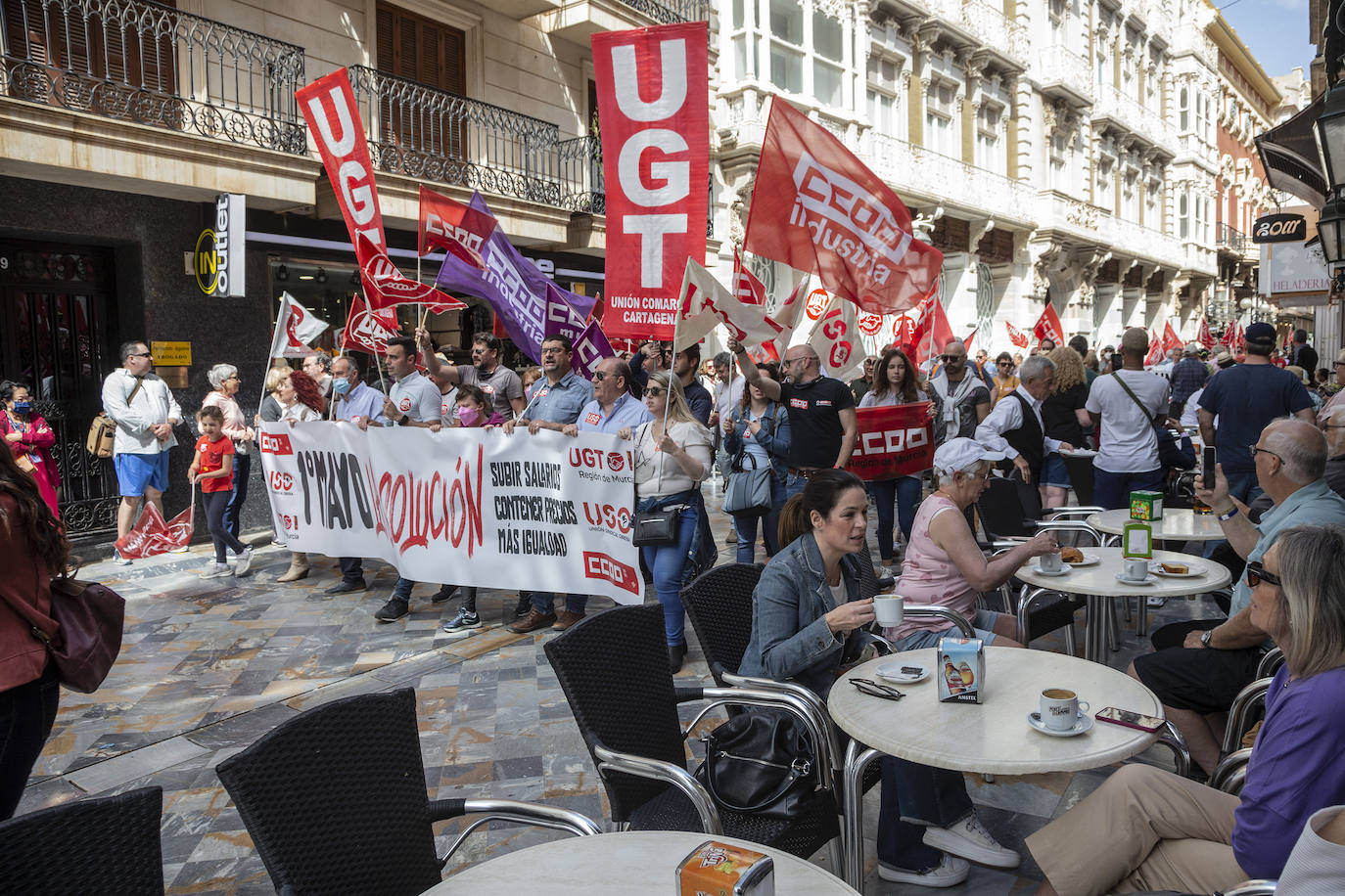 Fotos: Trabajadores y sindicatos exigen en Cartagena medidas urgentes ante la inflación y actualizar los convenios