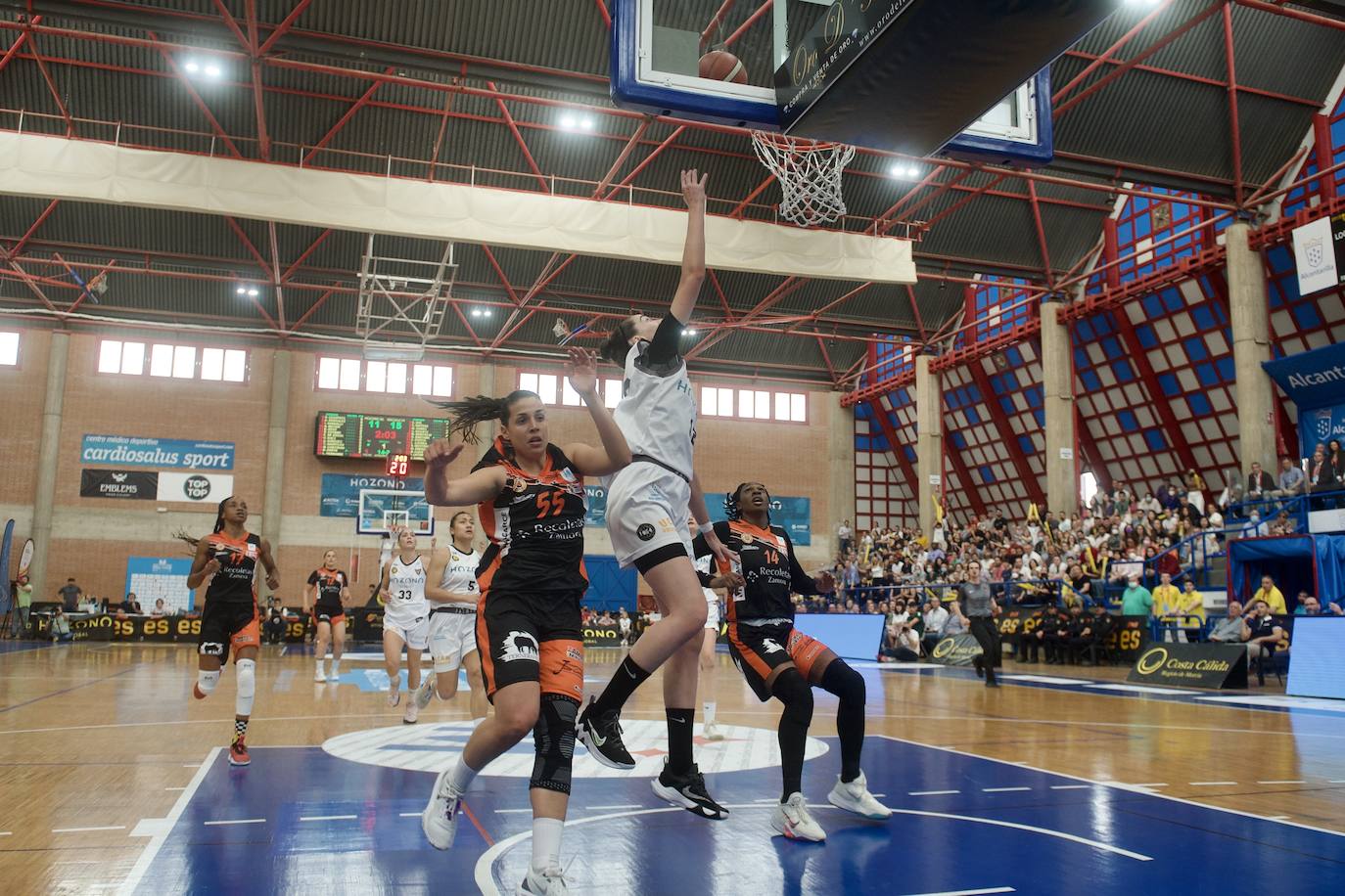 Fotos: El Hozono Global Jairis hace historia y asciende, por primera vez, a la Liga Femenina Endesa