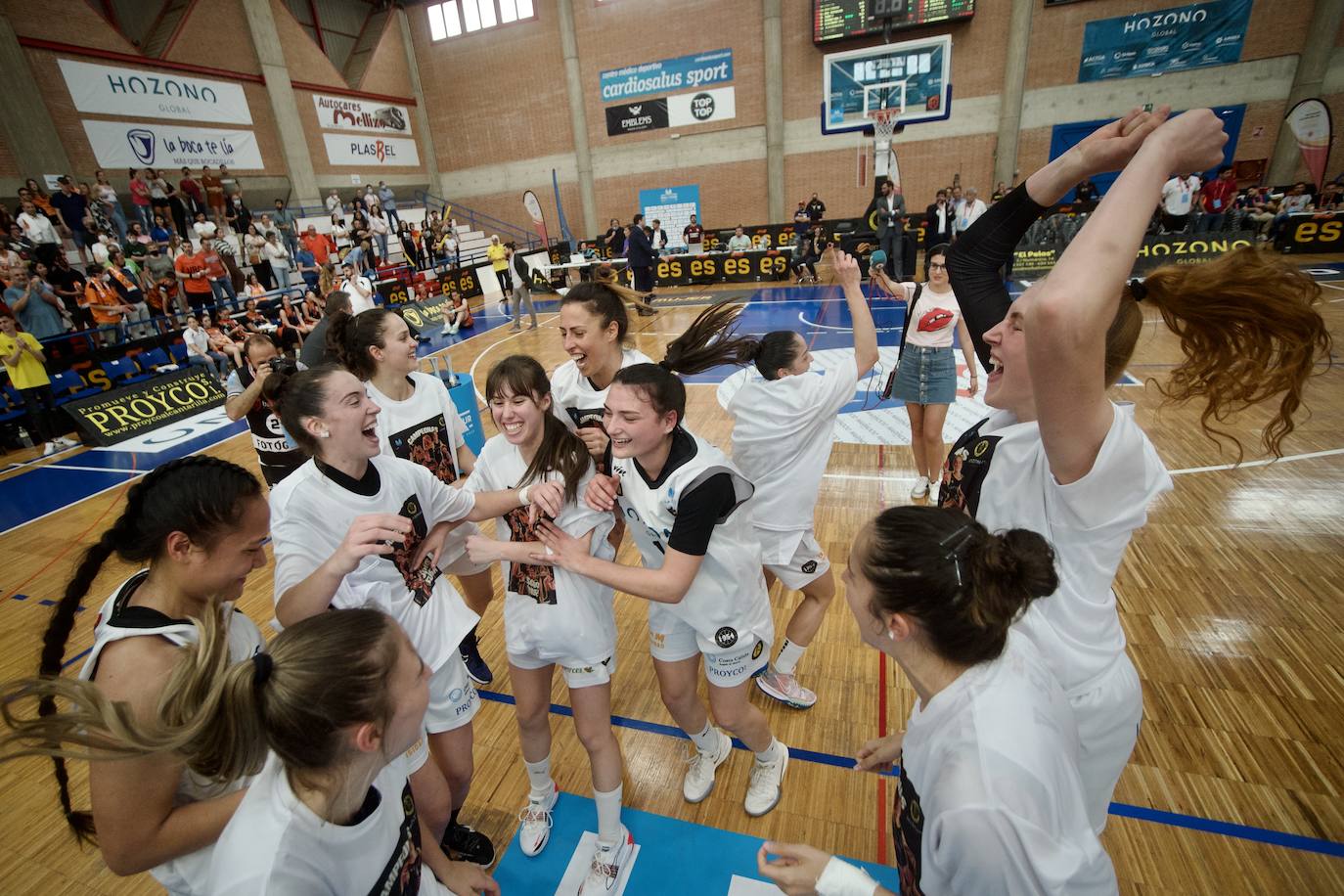 Fotos: El Hozono Global Jairis hace historia y asciende, por primera vez, a la Liga Femenina Endesa