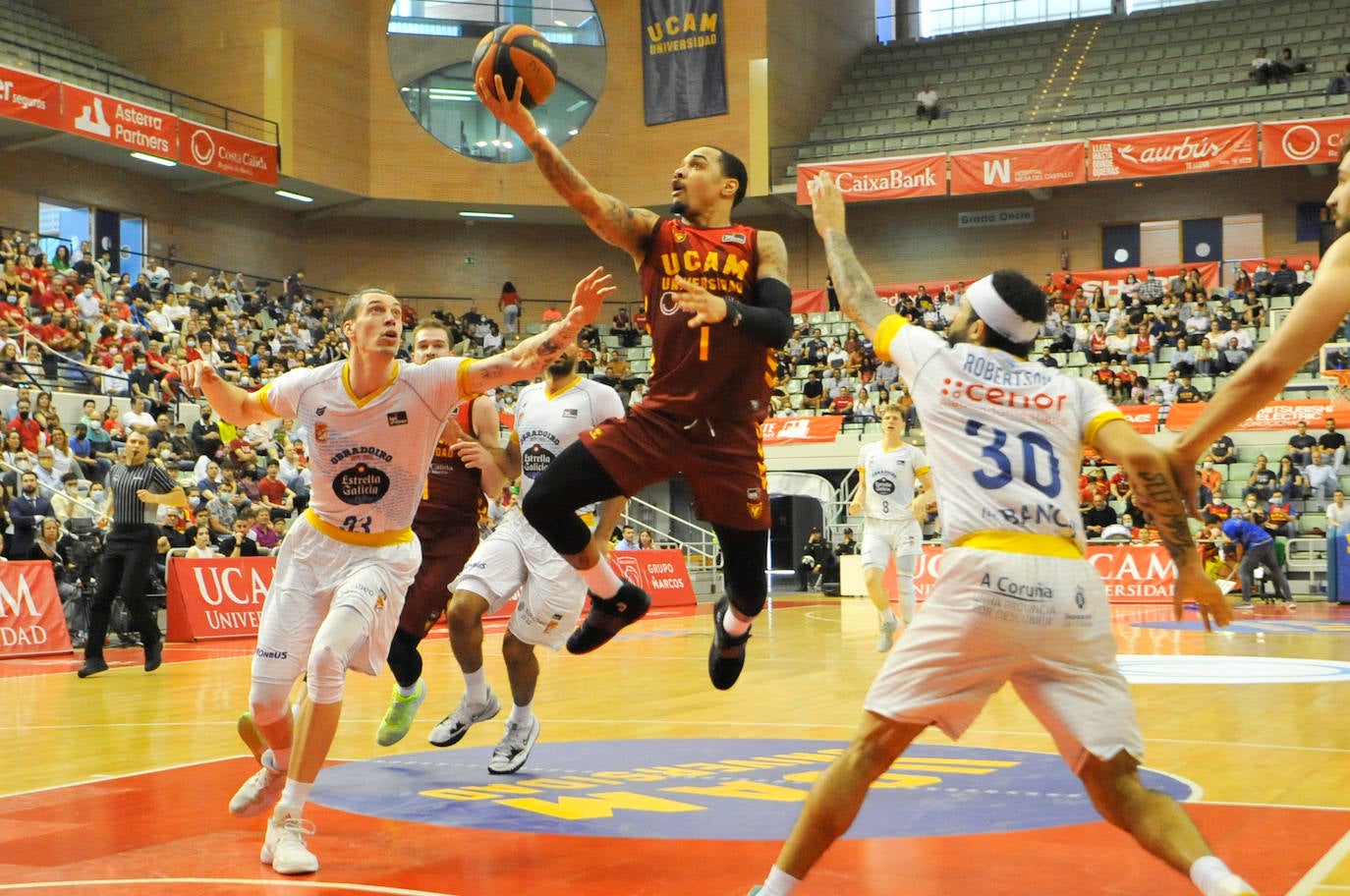 Fotos: El UCAM vuelve a los puestos de &#039;playoff&#039;