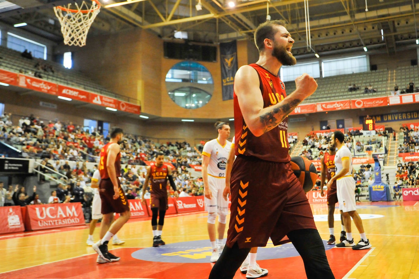 Fotos: El UCAM vuelve a los puestos de &#039;playoff&#039;