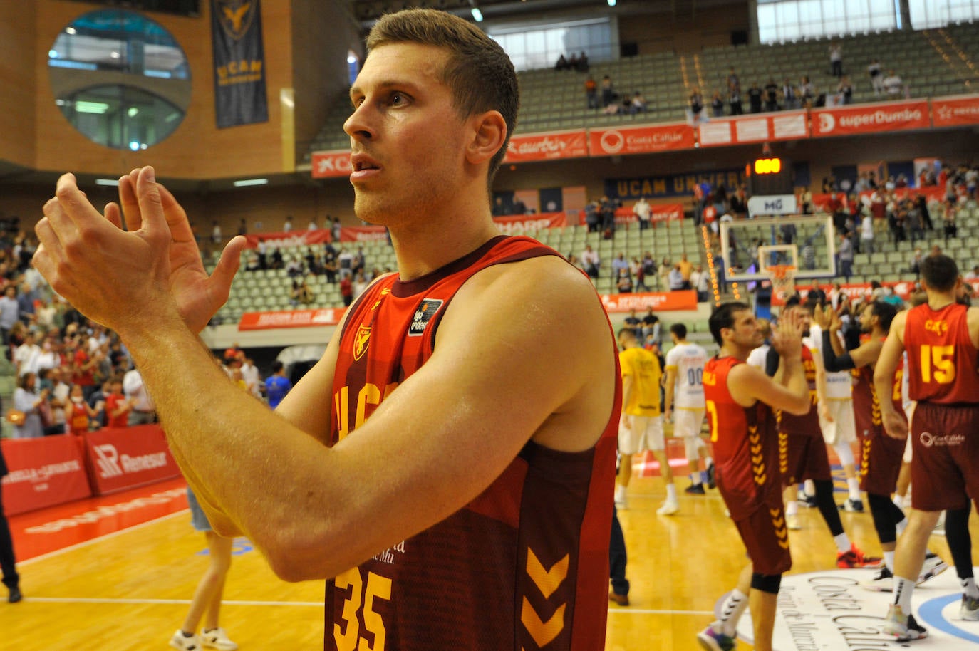 Fotos: El UCAM vuelve a los puestos de &#039;playoff&#039;
