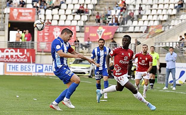 Galería. Zeidane realiza un pase alto.